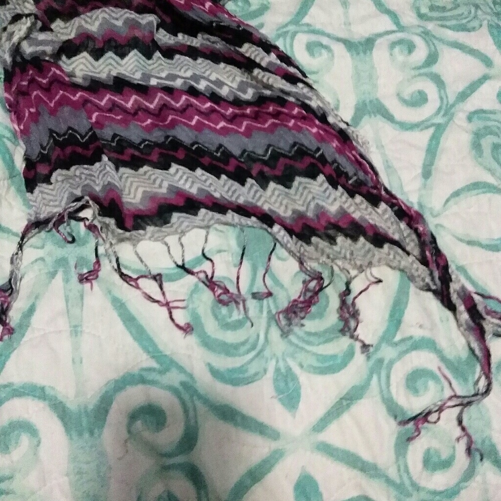 Two Light Weight Spring Scarves - Picture 4 of 4